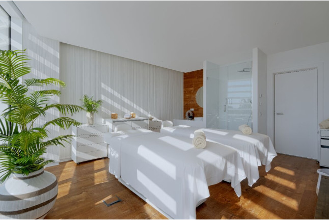 Circuito Spa, Masaje y Comida o Cena para dos en Hotel Marina Badalona 4* (Badalona, Barcelona)