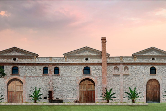 Circuito Spa en Centro Spa Minos y Visita a Bodegas Besalduch Valls & Bellmunt con Degustación para dos (Castellón)