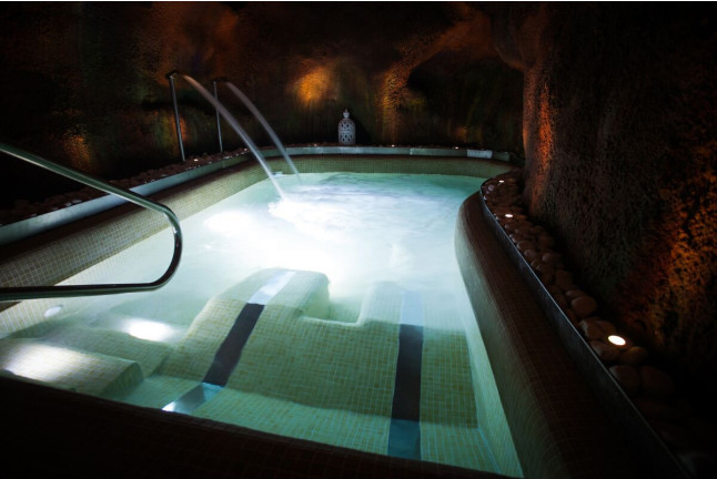 Circuito Spa en Casa Rural & Spa La Graja 3* y Visita a Bodega del Nero, Degustación de 2 Vinos y Queso para dos (Chinchón, Madrid)