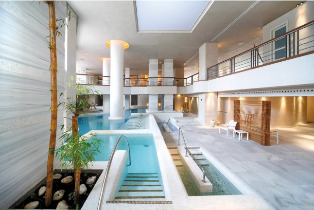 Circuito Spa en Royal Hideaway Sancti Petri Spa & Resort 5* y Visita a Bodegas Osborne y Cata de vinos de Jerez para dos (Cádiz)