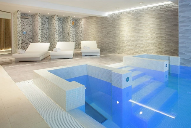 Circuito Spa en Hotel RH Bayren 4* y Visita a Fábrica, Cata de Cervezas, Crema de Licores y Vermuts con Maridaje para dos (Valencia)