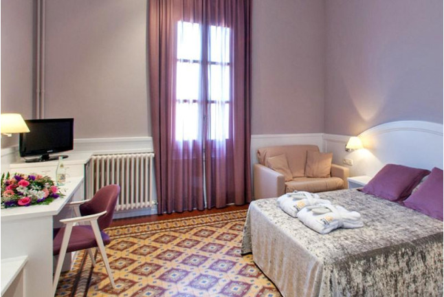Escapada Relax con Spa y Cena en Hotel Balneari Vichy Catalan 3* (Caldes de Malavella, Girona) - (D-J)