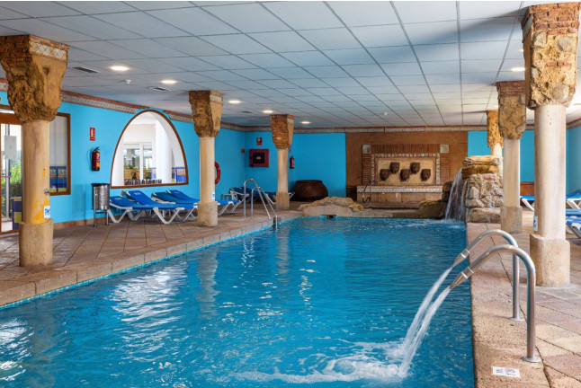 Circuito Spa en Senzia Rota Spa & Wellness y Visita Guiada a Weisshorn Destilería con Cata Maridada para dos (Cádiz)