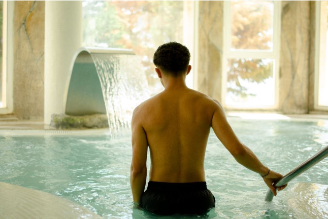 Day Pass con Spa, Masaje, Hamaca en la Playa y Opción a Comida o Cena para dos en Spa Sensara (Arroyo de la Miel, Málaga)
