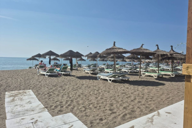 Day Pass con Spa, Masaje, Hamaca en la Playa y Opción a Comida o Cena para dos en Spa Sensara (Arroyo de la Miel, Málaga)