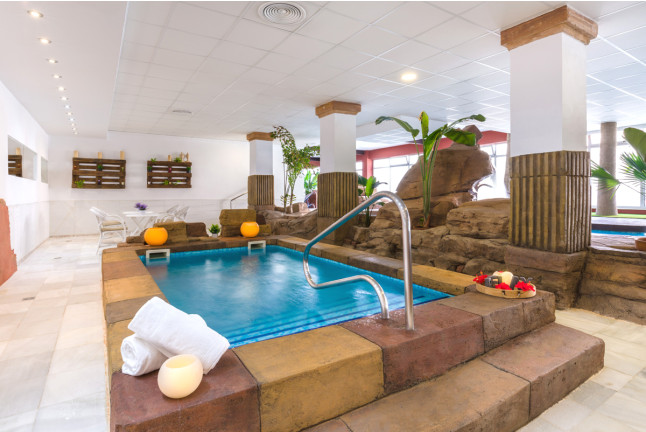 Circuito Spa para dos en Senzia Playasol Spa & Wellness - Playasol Aquapark & Spa Hotel 4* (Roquetas de Mar, Almería)