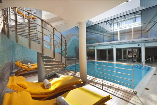 Circuito Spa, Masaje Relajante y Comida o Cena en Exe Estepona Thalasso Spa 4* (Estepona, Málaga)