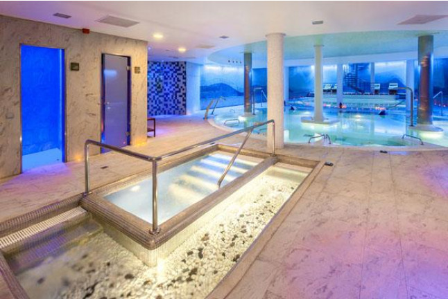 Circuito Spa, Masaje Relajante y Comida o Cena en Exe Estepona Thalasso Spa 4* (Estepona, Málaga)