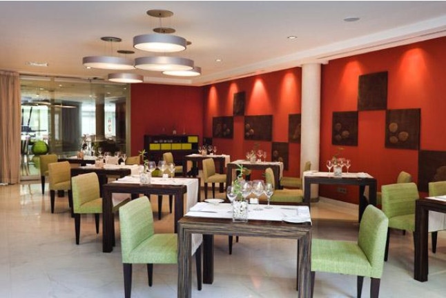 Circuito Spa, Masaje Relajante y Comida o Cena en Exe Estepona Thalasso Spa 4* (Estepona, Málaga)