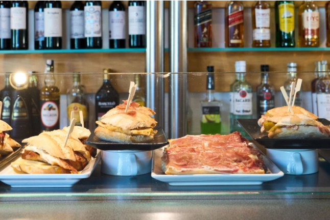 Circuito Spa y Comida para dos en Spa Gran Hotel Lakua 5* - Sábados, domingos y festivos (Vitoria-Gasteiz, Álava) 