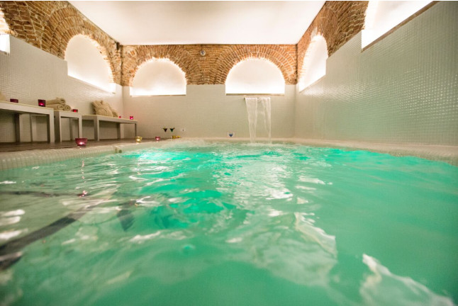 Acceso a piscina termal y masaje descontracturante en Spa Hospes Puerta de Alcalá 5* (Madrid)