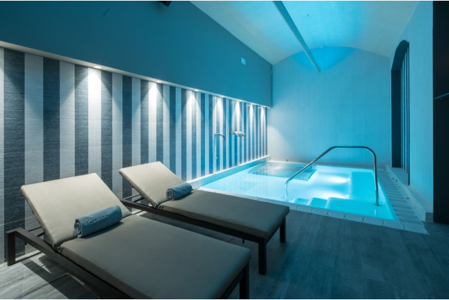 Spa y Masaje en Hotel Catalonia Plaza Catalunya 4* y Menú Mediterráneo para dos en B-ONE Palau del Mar (Barcelona)