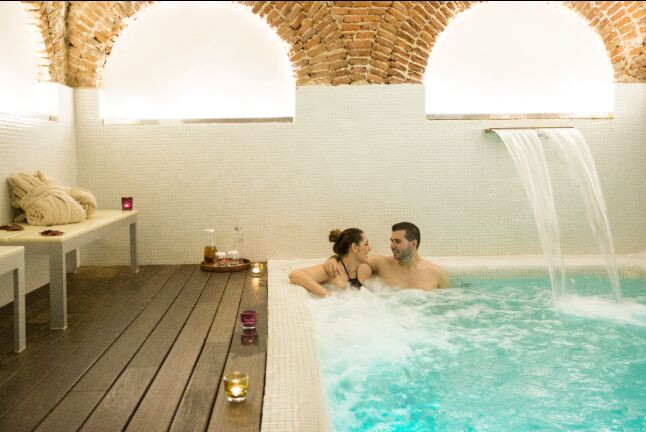 Acceso a piscina termal y Masaje Balinés para dos en Hospes Puerta de Alcalá 5* (Madrid)