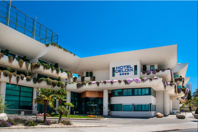 Circuito Benidorm con Masaje Relajante y Cóctel de Cava para dos en el Hotel Deloix Aqua Center 4* (Benidorm, Alicante)