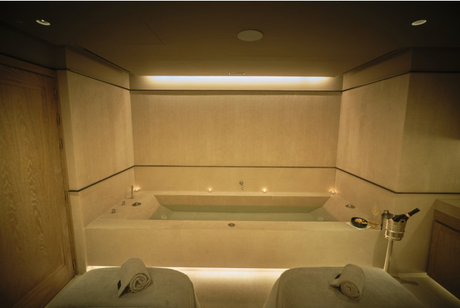 Circuito Spa Privado, Masaje Relajante y Comida o Cena para dos en ESTIMAR Valencia 4&One (Valencia)