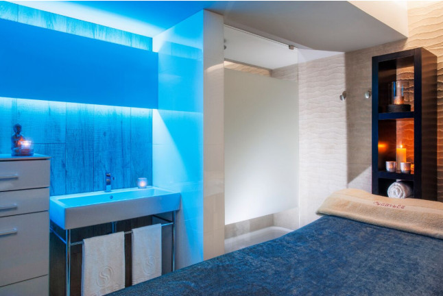 Circuito Spa Mare Nostrum, Masaje Relajante y Comida o Cena para dos en Sallés Hotel Pere IV 4* (Barcelona)