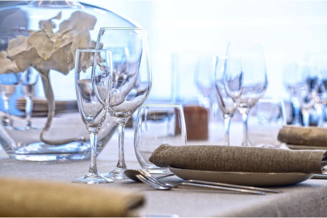 Circuito Spa Mare Nostrum, Masaje Relajante y Comida o Cena para dos en Sallés Hotel Pere IV 4* (Barcelona)