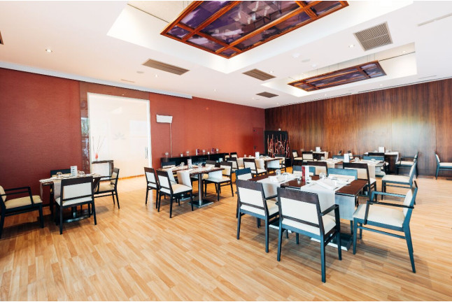 Circuito Spa, Masaje Relajante y Comida o Cena para dos en Valencia Congress Hotel&Spa 4* (Paterna, Valencia)