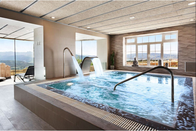 Circuito Spa y Masaje en Hotel Catalonia Reina Victoria 4* y Menú para dos en Restaurante Abrasador La Carreta (Ronda, Málaga)