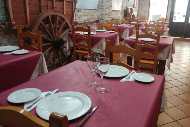 Circuito Spa y Masaje en Hotel Catalonia Reina Victoria 4* y Menú para dos en Restaurante Abrasador La Carreta (Ronda, Málaga)