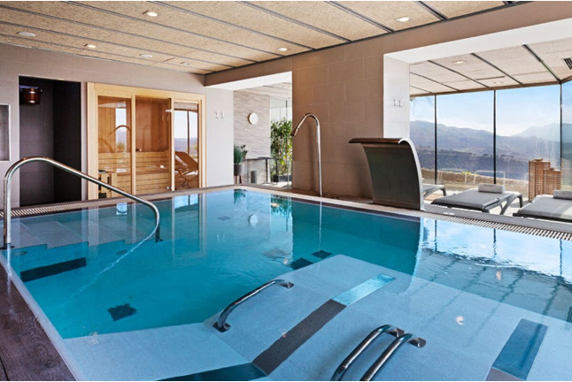 Circuito Spa y Masaje en Hotel Catalonia Reina Victoria 4* y Menú para dos en Restaurante Abrasador La Carreta (Ronda, Málaga)