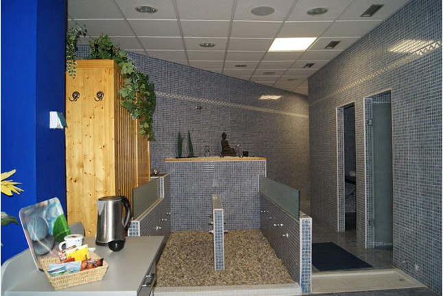 Jacuzzi Privado con Cromoterapia y Masaje en Spa Yeyuk Wellness Center (Valladolid)
