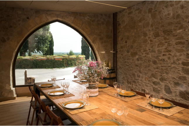 Visita a la Bodega Giró Ribot con Degustación y Circuito Spa para dos en Hotel MiM Sitges 4* (Barcelona)