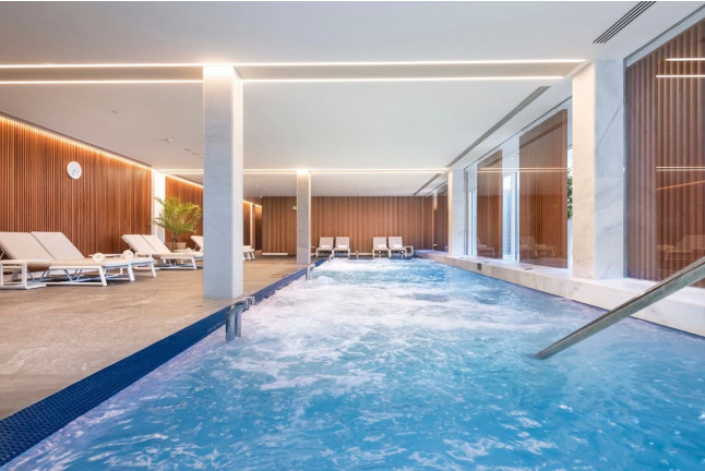 Moto de Agua y Circuito Spa para dos en Hotel Marina Badalona 4* (Badalona, Barcelona)