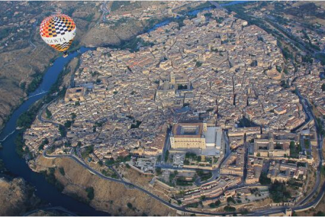 Circuito Spa en Hotel Beatriz Toledo Auditorium & Spa 4* y Vuelo en Globo con Vídeo, Almuerzo y Cava (Toledo)