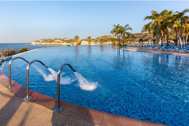 Oferta especial: hotel 4* con spa en Almuñécar por 53€ en régimen de pensión completa