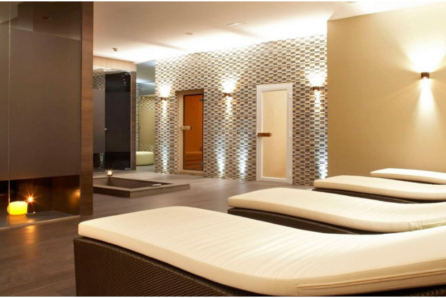 Circuito Spa Privado, Masaje de piedras calientes en pareja y Tabla de ibéricos (Madrid)