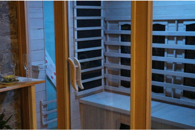 The Love Package: Acceso Privado a Spa L'Inici con Opción a Masaje, Cava y Bombones para dos (Llagostera, Girona)
