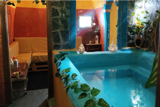 Spa y Hammam Privado con Cava y Bombones para dos en Hotel Cuevas Zacarías (Guadix, Granada)
