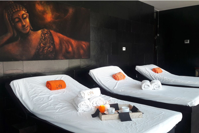 Spa VIP Privado con Masaje Energizante, Botella de Cava y Chocolate para dos en Air Sport Club - L'Spa (Los Ángeles de San Rafael, Segovia)