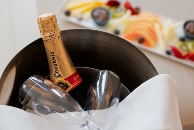 Spa Privado con Cava para dos en Hotel Catalonia Mirador Des Port 4* (Maó, Menorca)