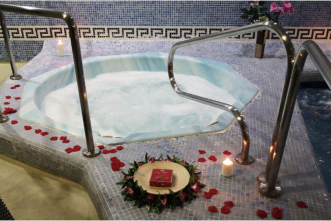 Spa Privado para dos con Bombones, Velas, Flores y Esencias en Aqua Body (Madrid)