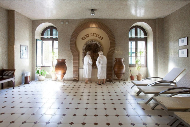 Spa con Masaje y Comida o Cena para dos en Restaurante Delicius del Balneari Vichy Catalán (Girona)