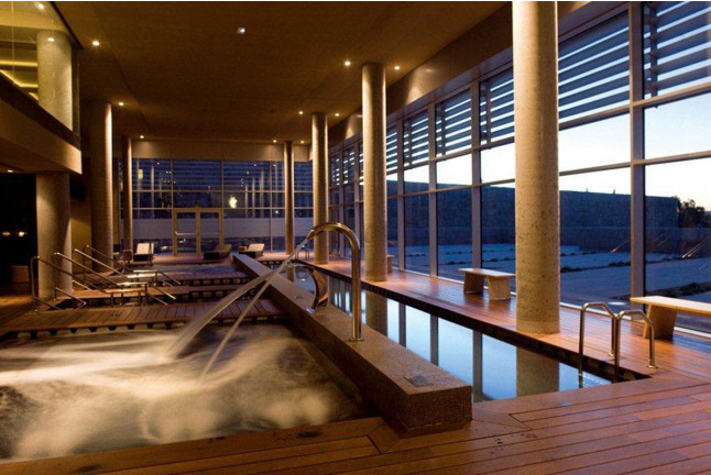 Vital Day: Wine-Spa, Tratamiento y Visita a Bodega con Cata y Degustación de Ibéricos en Valbusenda Hotel Bodega & Spa 5* (Toro, Zamora) 