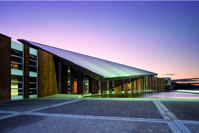 Vital Day: Wine-Spa, Tratamiento y Visita a Bodega con Cata y Degustación de Ibéricos en Valbusenda Hotel Bodega & Spa 5* (Toro, Zamora) 