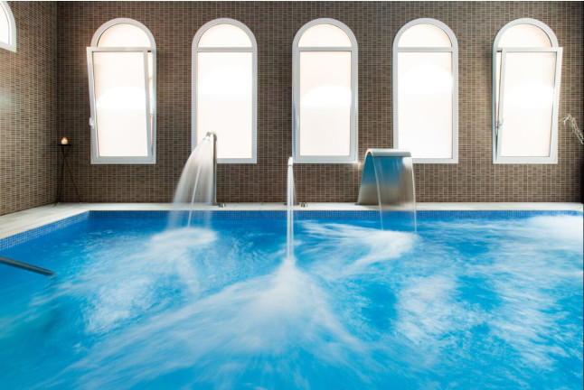 Circuito Spa en Balneario Vichy Catalan y Visita Guiada por Bodega Baronia de Vilademuls con Cata de Vinos para dos (Girona)