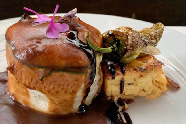 Circuito Spa y Comida o Cena en Gran Hotel Don Manuel 4* y Visita a Bodegas Habla con Cata de Vino para dos (Cáceres)
