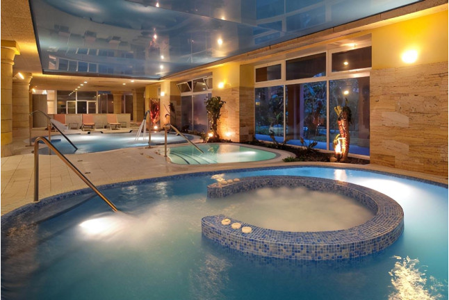 Circuito Spa, Masaje Local y Desayuno en Elba Estepona Gran Hotel 5* (Málaga)