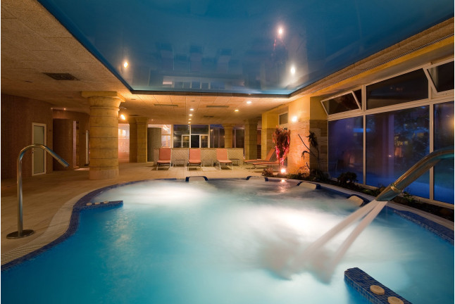 Circuito Spa, Masaje Local y Desayuno en Elba Estepona Gran Hotel 5* (Málaga)