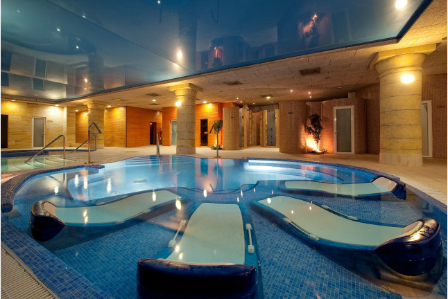 Circuito Spa, Masaje Local y Desayuno en Elba Estepona Gran Hotel 5* (Málaga)