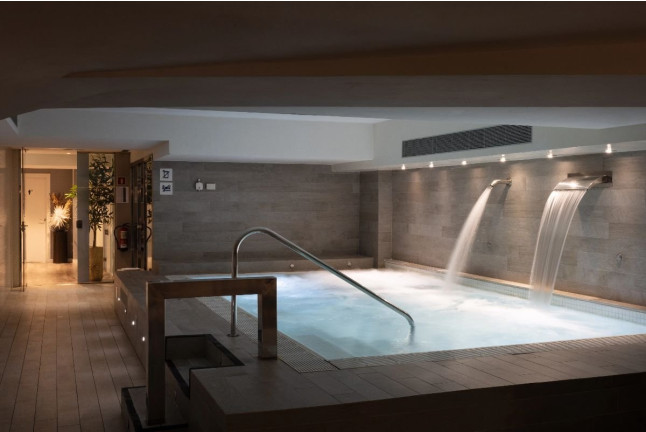 Circuito Spa, Body Scrub y Masaje Relajante en Hotel Catalonia Atenas 4* (Barcelona)