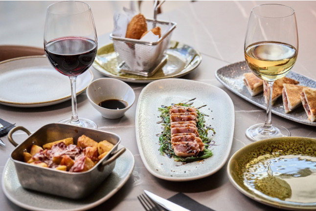 Spa, Masaje y Comida en Hotel Catalonia La Maquinista 4* (Barcelona)
