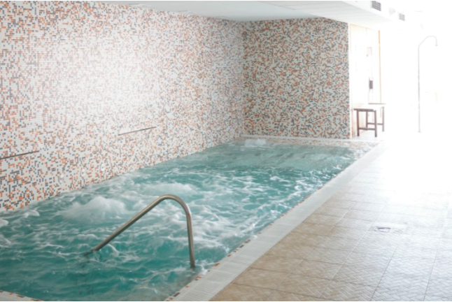 Circuito Spa, Masaje y Desayuno para dos en Hotel La Hacienda 4* (La Pineda, Tarragona)