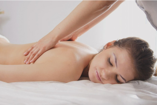 Circuito Spa, Masaje y Desayuno para dos en Hotel Macià Granada Five Senses 3* (Granada)