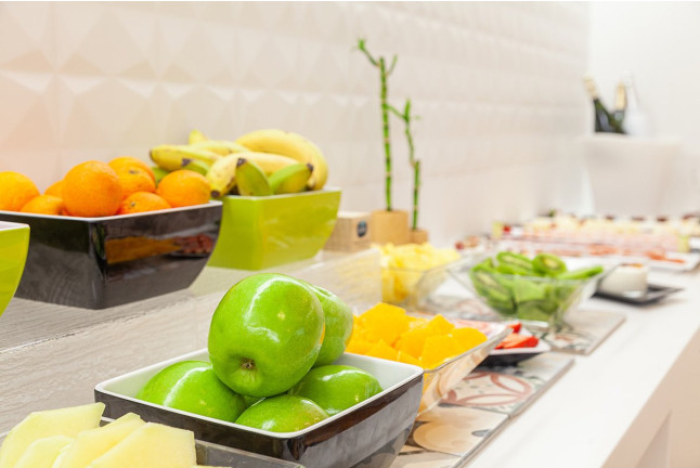 Circuito Spa, Masaje y Desayuno para dos en Hotel Macià Granada Five Senses 3* (Granada)