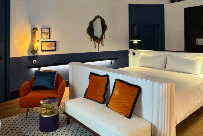 Suite Ovalada con Desayuno en Hotel Boutique Divino (Figueres, Girona)